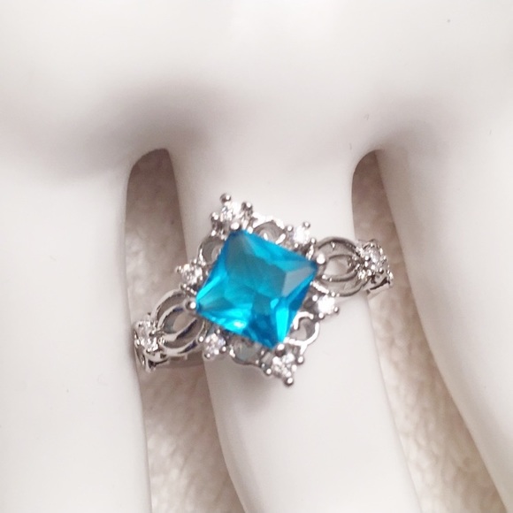 2.4K Blue Sapphire Ring - size 10 (Lab Stone) - Picture 5 of 8